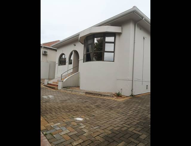 3 BEDROOM HOUSE TO LET IN ESSENWOOD